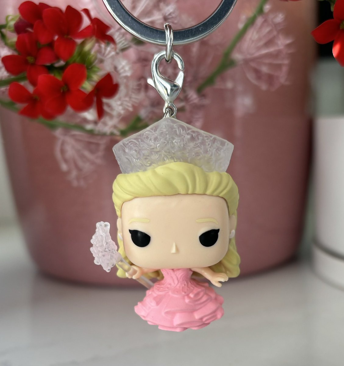 ready for a wicked giveaway? 🩷

enter to win one of three glinda funkopop keychains! 🫧

entry rules:
🫧 follow me 
🫧 retweet this tweet

three winners will be chosen: one on 11/8, one on 11/15, and one on 11/22.

open internationally, shipping included.

good luck! 🩷🫧