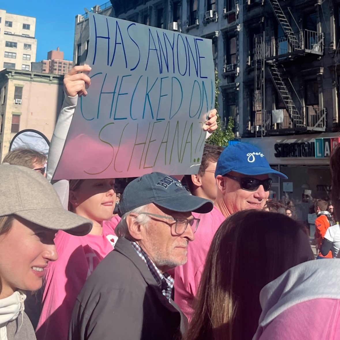 queensofbravo's tweet photo. A sign at today’s NYC Marathon 💀 #PumpRules https://t.co/FAFCafLFbe