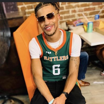 king_Royal2k_'s tweet photo. #NewProfilePic https://t.co/1Q1vyrDCaf