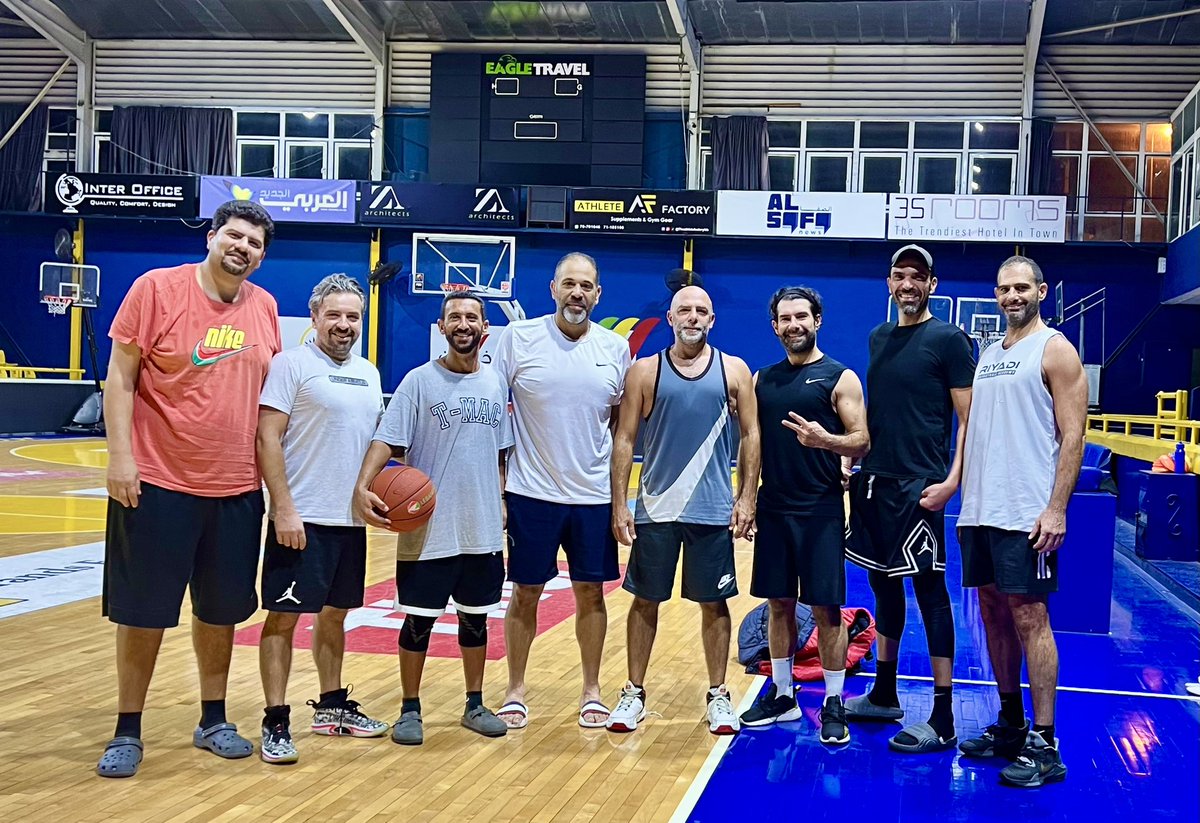 Hassanchaker's tweet photo. Keep Balling #basketball #veteransbasketball https://t.co/vBWFkLBGcW