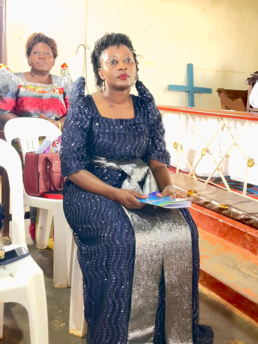 nakimuli_helen's tweet photo. I earlier today contributed 100 bags of cement to the construction of St Steven’s Church of Uganda Kibanga, in Kalangala district. I handed this over to the Rt. Rev. Moses Banja @BishopsVoice who is visiting the Ssese Parish. We welcome you and thank you Rt Reverend for paying a visit to the Ssese islands  🙏🙏🙏