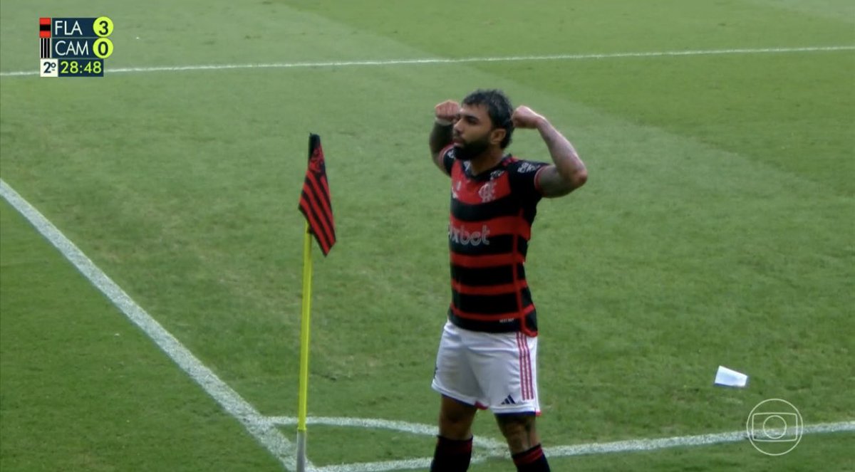 futebol_info's tweet photo. Gabigol com a camisa do Flamengo:

- 17 finais
- 16 gols

📸  Reprodução/Globo