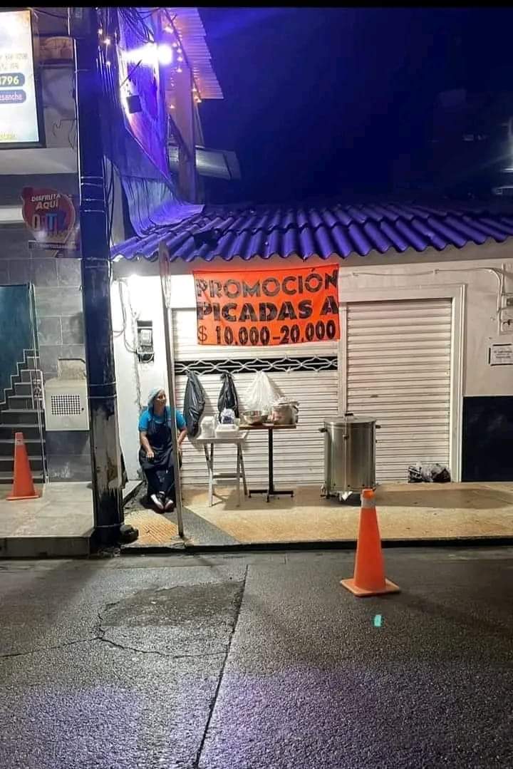 HelverHafc's tweet photo. No te conozco ni nada pero solo quiero que vendas todo para que nunca falte el pan de cada día en tu casa X has tu magia. Mi gente ella es doña Yessenia, un apersona trabajadora ubicados frente de los Ibáñez del Ortiz donde quedaba interrrapidisimo En Apartadó - antioquia. https://t.co/4qIGQv935g