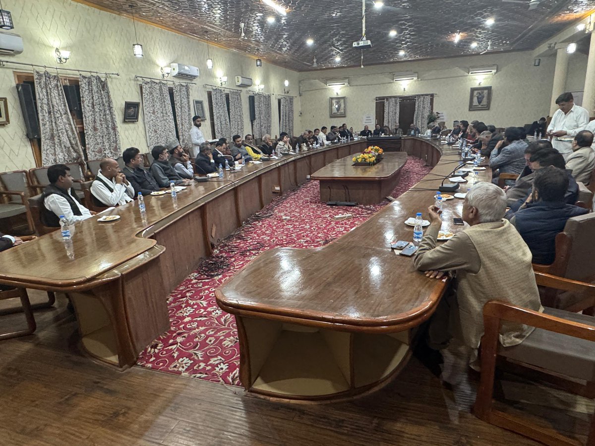 hananhasanqazi's tweet photo. Legislature party meeting of @JKNC_ 
#FirstAssemblySession 
#SpeakersElection 
@JKAssembly !
@salmanalisagar 
@SAS_OFFICAL 
@MLAHAZRATBAL https://t.co/LCsoyoTN7j