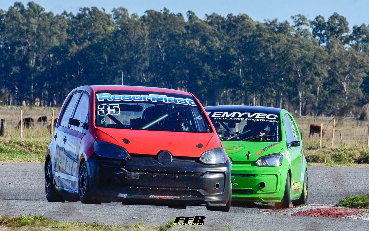 CONTUNDENCIA ABSOLUTA
Cristian Carabellese no tuvo oposición en su paso triunfal por Dolores y cerró un fin de semana perfecto dominando en cada salida a pista.
Axel Resnik y Lucas Nugnes fueron 2º y 3º.