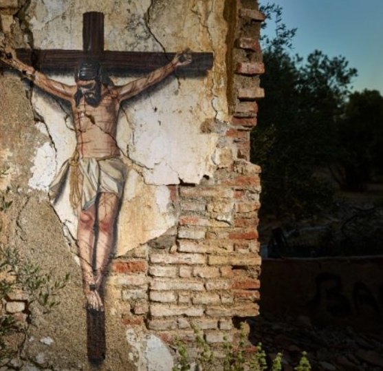 El Cristo de las ruinas hoy nos sigue confrontando.
Él está con los que sufren. Él está con los que esperan.
Danos a todos Señor tu Amor.