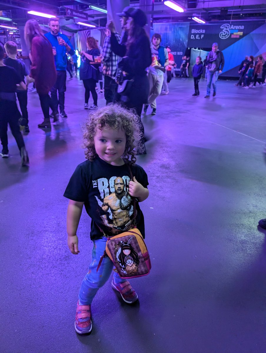 kimber_walker's tweet photo. #wwedublin https://t.co/K4ZhlDL9I0