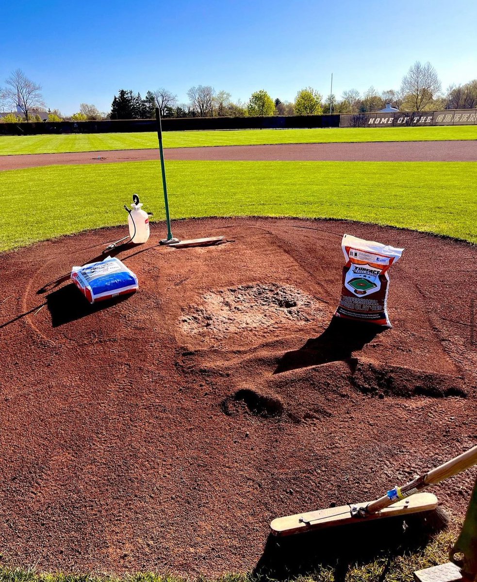 Turfaceproducts's tweet photo. Mound work on a beautiful Sunday ๐ค๐ผ
@TurfaceC @walkersupplyinc @nickmil30360967 #redclay #turfaceelite #dirtgottaloveit #over60yearsstrong
#professionalmoundclay #turface https://t.co/Zj75ZYfmtm