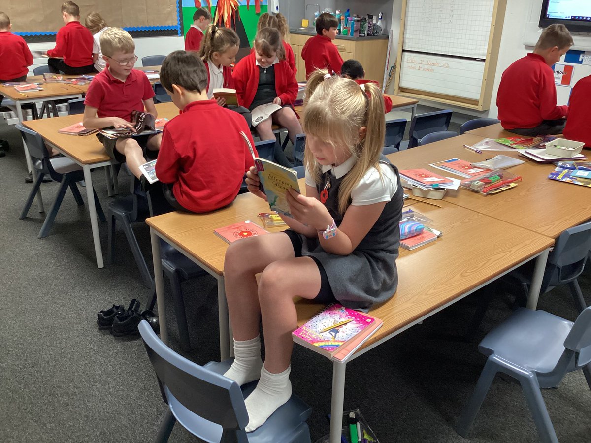 Love of reading! The children enjoyed their reading time on Friday afternoon 👌👌 <a href="/BalshawLaneCPS/">Balshaw Lane Primary</a>