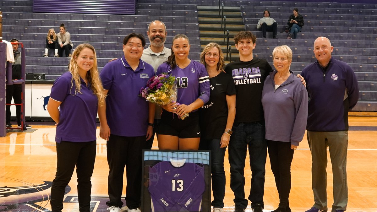 NiagaraVB's tweet photo. We 💜 our Seniors 

🟣🦅🏐 https://t.co/I180kAgJU6