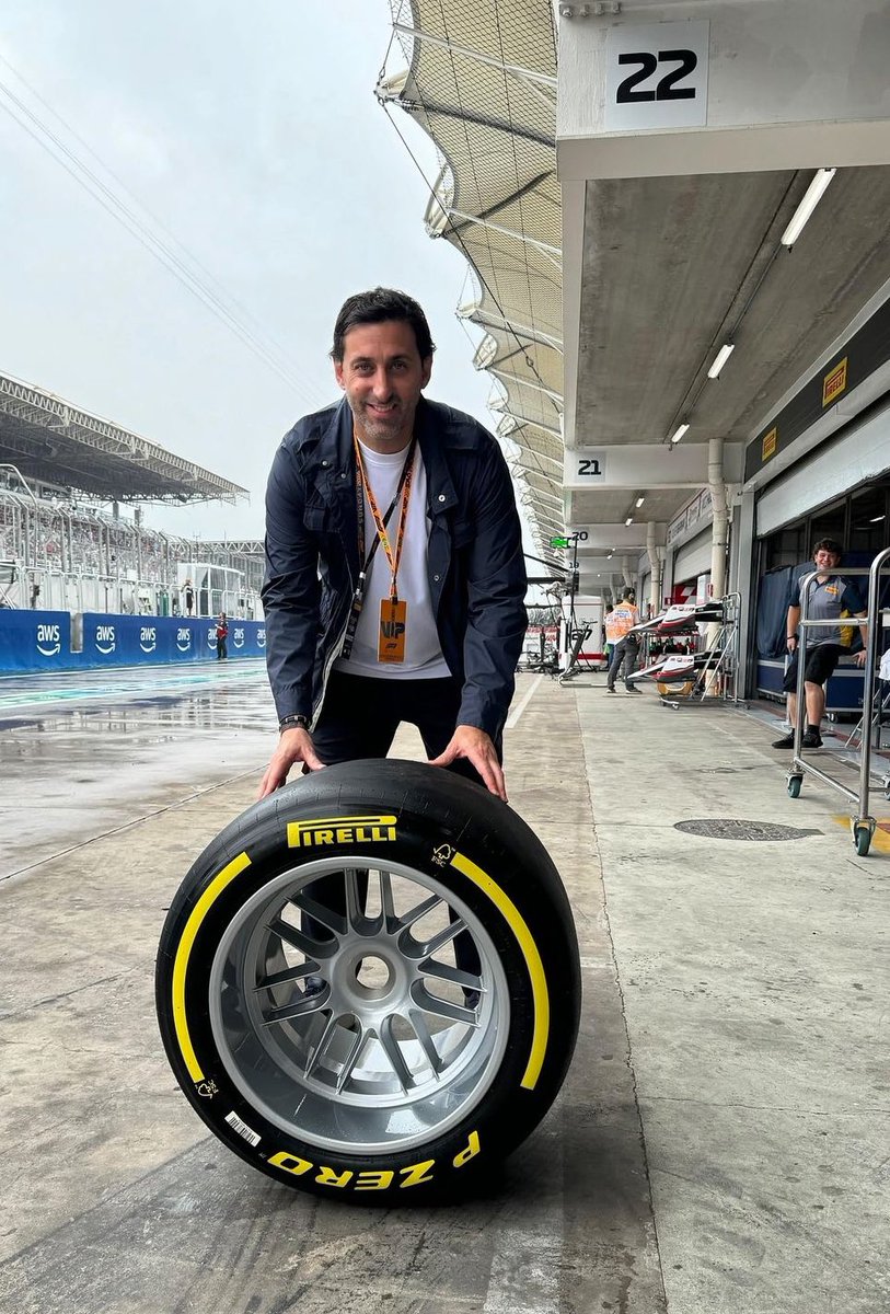 Milito Presente en el Gran Premio, Impulsando el Exito y Trabajando para acercar un Patrocinio <a href="/pirellisport/">Pirelli Motorsport</a> , del Nivel que merece Racing !!! #RACINGSUEÑA