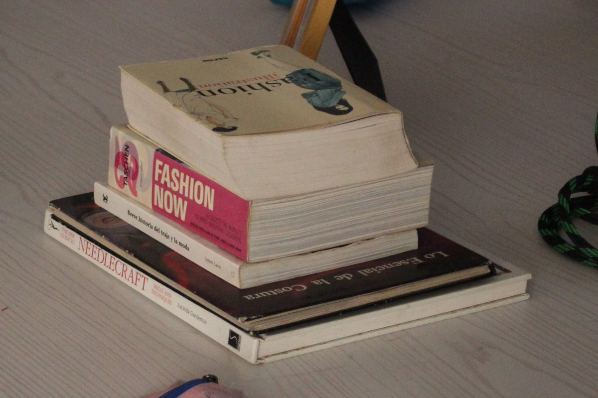 M É R I D A 🚠

Nos vemos este miércoles en <a href="/LaRamaDorada/">La Rama Dorada 📚☕</a> para leer #RetazosdeLectura sobre teoría de moda 👠

⏰ 10:00 AM

¡Entrada libre!