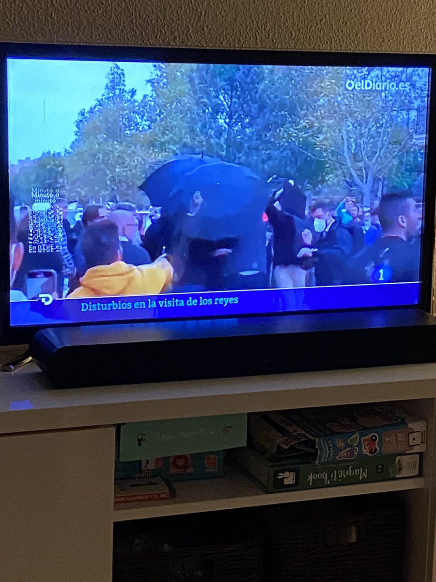 Lo de la manipulación por parte de la 1 no tiene nombre, como si Sánchez no hubiese estado y los insultos no fuesen para él