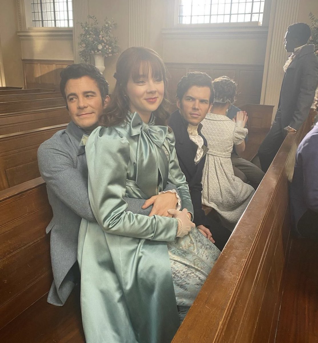 obsessedrwrb's tweet photo. Sibling vibes:
Eloise and Benedict being very affectionate and Colin thinking that he used to be Eloise's favorite brother... meanwhile, Gregory and Hyacinth pass the time playing the "Hand clap game".
A true family π
#Bridgerton #Bridgertonfamily #ABCDEFGH #Bridgertonsiblings https://t.co/V7YJlgY2K3