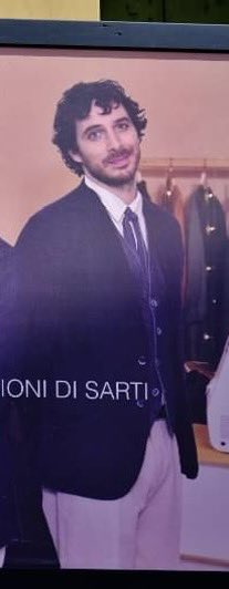 “Ma quanto sei bello! Fatti vedere”

Tu a 8 anni davanti a tutti i parenti mentre fai un giro su te stesso 

<a href="/pierspollon/">Pierpaolo Spollon</a>
#Spollondi
#questionedistoffa