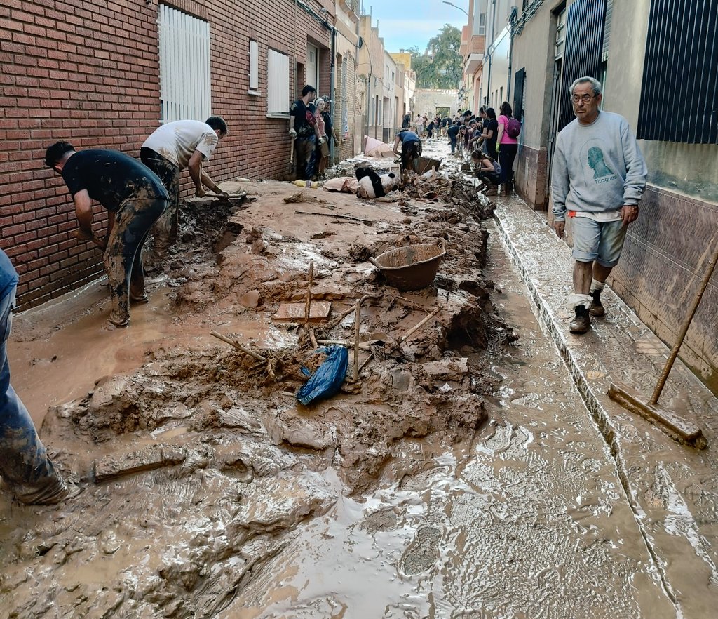 Con bajones mentales y lloros, pero hay que seguir

Me emociona mucho toda la gente que me habéis hecho llegar vuestro granito de arena mediante BIZUM, todos los que difundís🙏🏻🙏🏻

Mi familia y yo estaremos agradecidos de por vida❤️

Mañana empieza otro día más, de más trabajo