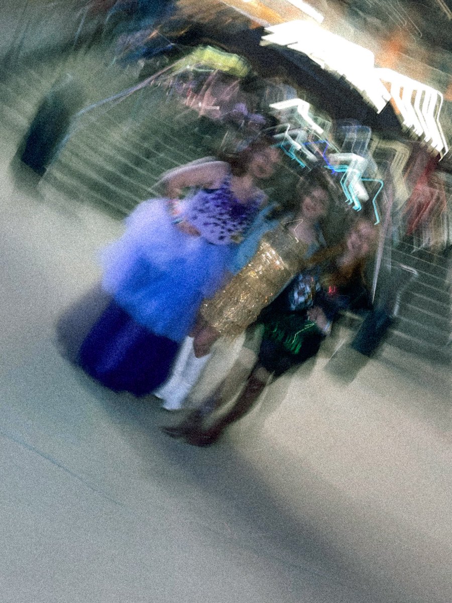 madisonmarkle's tweet photo. @statesofgrace89 It looks like this one this very nice girl
Took of us outside the stadium hahahah https://t.co/6V4ElNDRKF