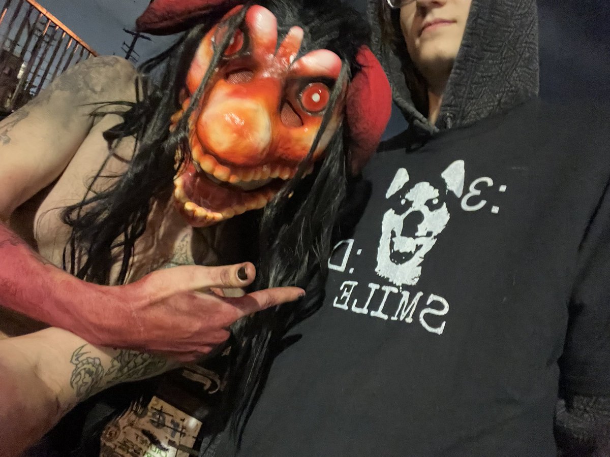 HawkYote's tweet photo. Happy dawg :3 https://t.co/KJ4HmjSwa3