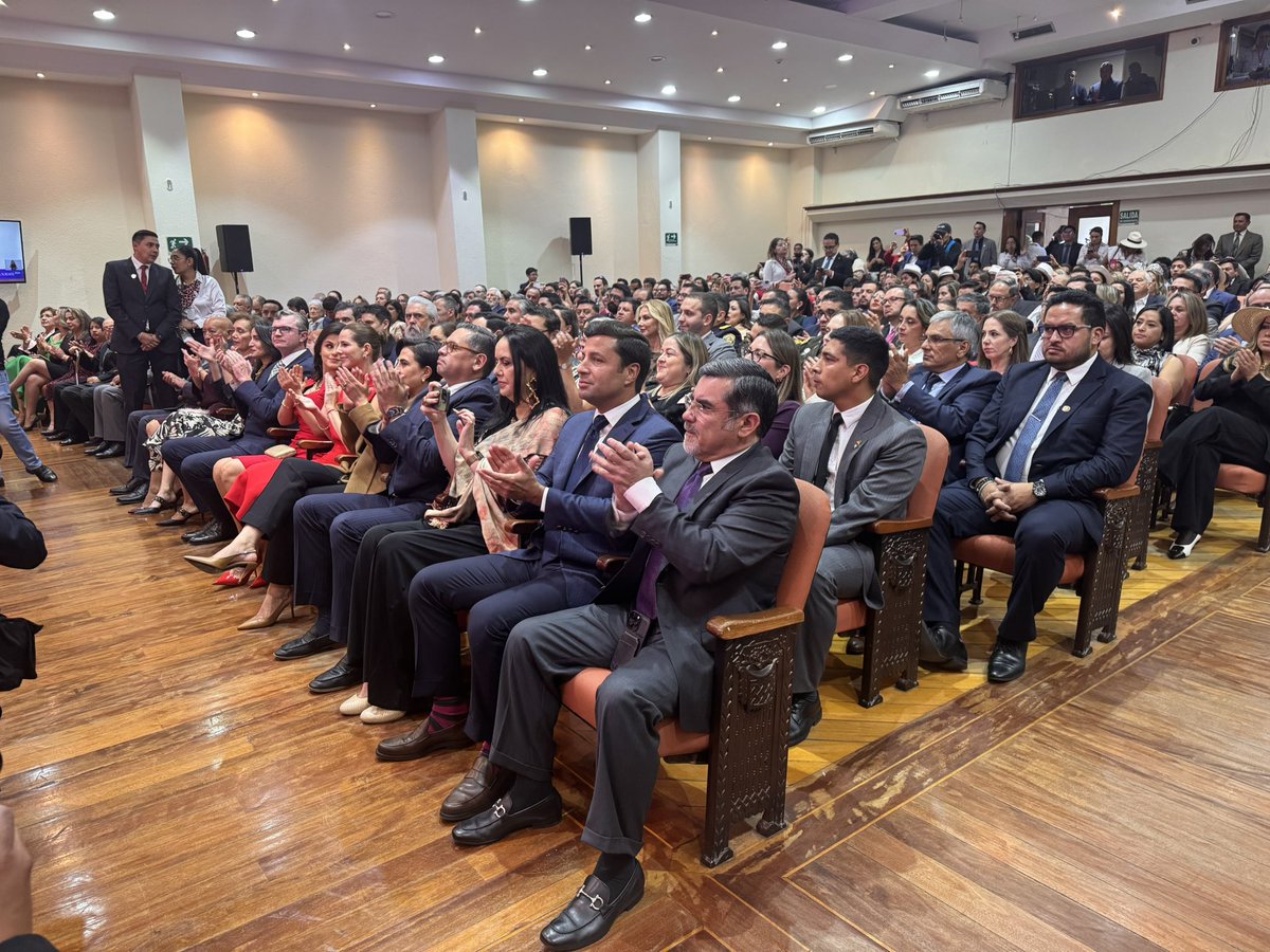 cccuenca's tweet image. Formamos parte de la Sesión Solemne por los 204 años de Independencia de Cuenca 🔴🟡.

¡𝙌𝙪é 𝙨𝙞𝙜𝙖𝙢𝙤𝙨 𝙘𝙤𝙣𝙨𝙩𝙧𝙪𝙮𝙚𝙣𝙙𝙤 𝙟𝙪𝙣𝙩𝙤𝙨 𝙪𝙣𝙖 𝘾𝙪𝙚𝙣𝙘𝙖 𝙥𝙧ó𝙨𝙥𝙚𝙧𝙖 𝙮 𝙡𝙡𝙚𝙣𝙖 𝙙𝙚 𝙤𝙥𝙤𝙧𝙩𝙪𝙣𝙞𝙙𝙖𝙙𝙚𝙨!

#cccuencapresente #orgulloccc