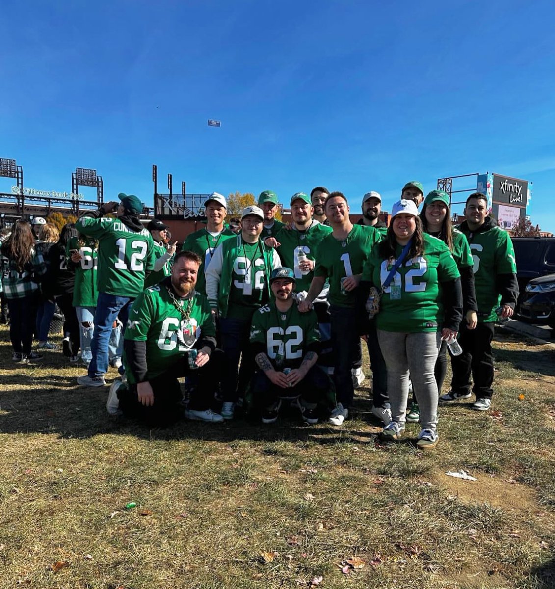 SportsTripsPHL's tweet photo. What makes our ultimate tailgate even better!?! The @BritishEagles are in town! 🇬🇧🇮🇪🦅 #BirdsFlyHome
#PhillySportsTrips | #GoBirds | #SouthPhiladelphia https://t.co/rmpYsvgK8S