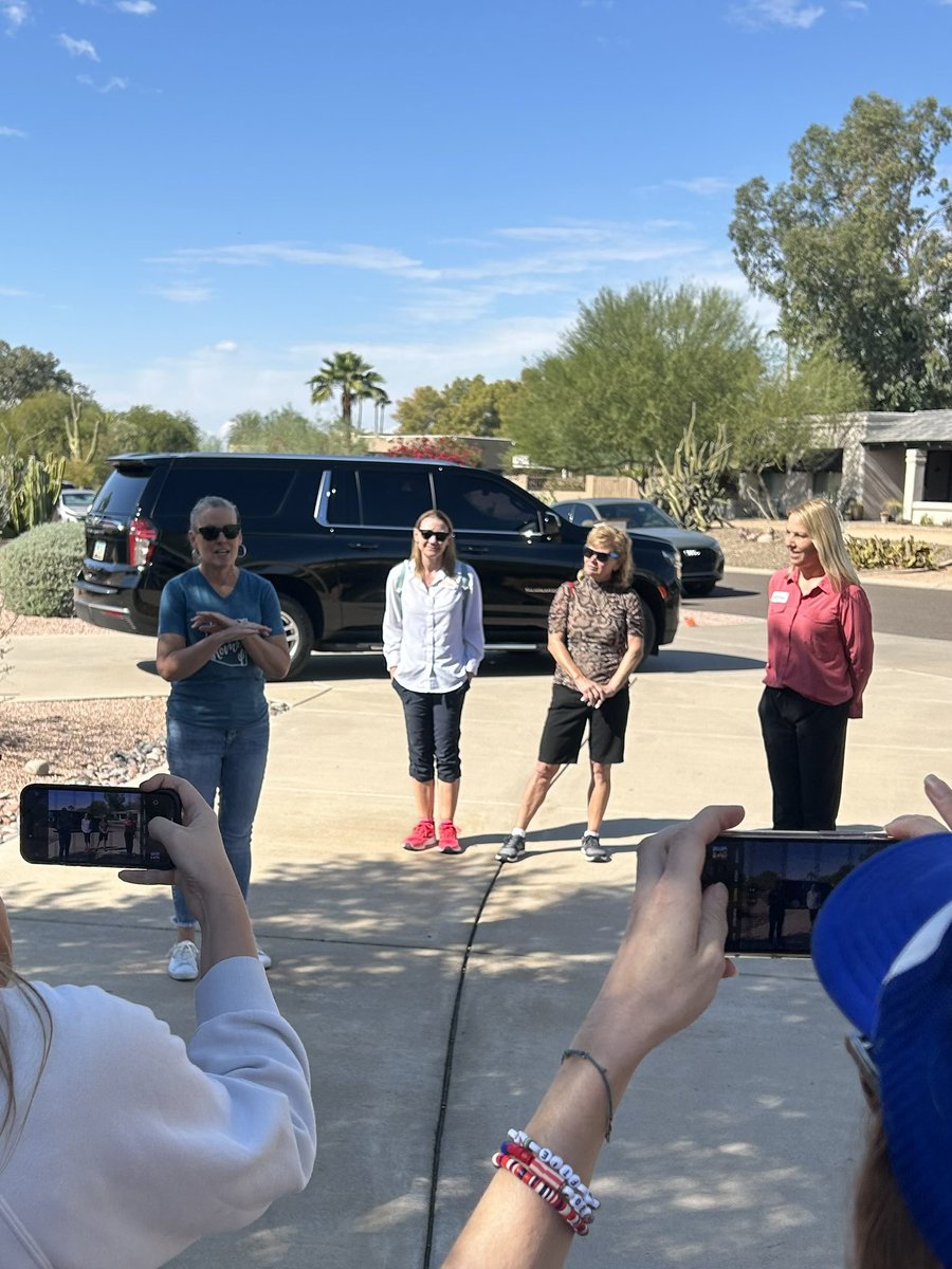 Today in Scottsdale, where canvassers keep turning out to #FlipTheAZLeg &amp; give all Arizonans a voice at our Capital. 
Thank you <a href="/GovernorHobbs/">Governor Katie Hobbs</a> &amp; @os_delossantos for joining us! #AZLD4 #Vote