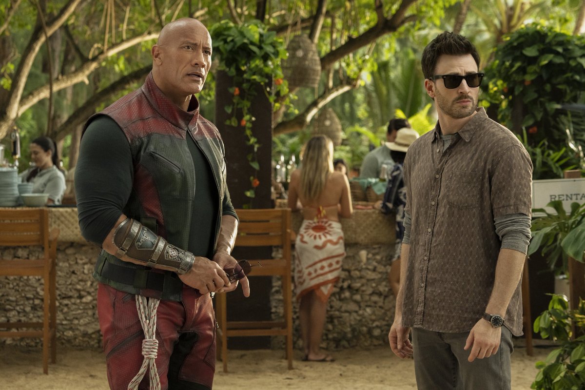 fandads's tweet photo. Friends, Red One is a blast! @TheRock &amp; #ChrisEvans are a hilarious team!

Such a fantastic message for this holiday season &amp; some incredible action sequences! 

A great film for the family to see! 

#RedOneMovie @redonemov @AmazonMGMStudio https://t.co/6oNpk7xTto