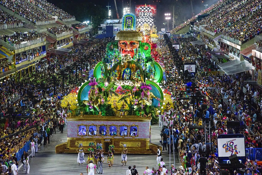 gresmangueira's tweet photo. Eu quero um país que não está no retrato! Hoje, a Estação Primeira de Mangueira pôde reafirmar a grandeza do carnaval e seu papel social, educacional e cultural. https://t.co/68fuiR7QsK