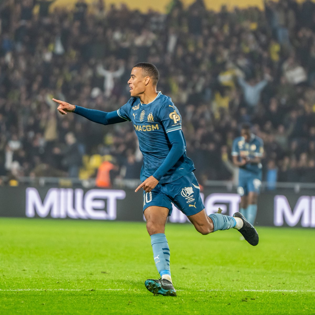 OM_English's tweet photo. ⚽️⚽️⚽️⚽️⚽️⚽️⚽️

7⃣ goals in his first 10 Ligue 1 games, the good start continues for 𝐌𝐚𝐬𝐨𝐧 𝐆𝐫𝐞𝐞𝐧𝐰𝐨𝐨𝐝 🔥

#FCNOM |  1⃣ - 2⃣ | ⚪️🔵 https://t.co/82x6qZll7O