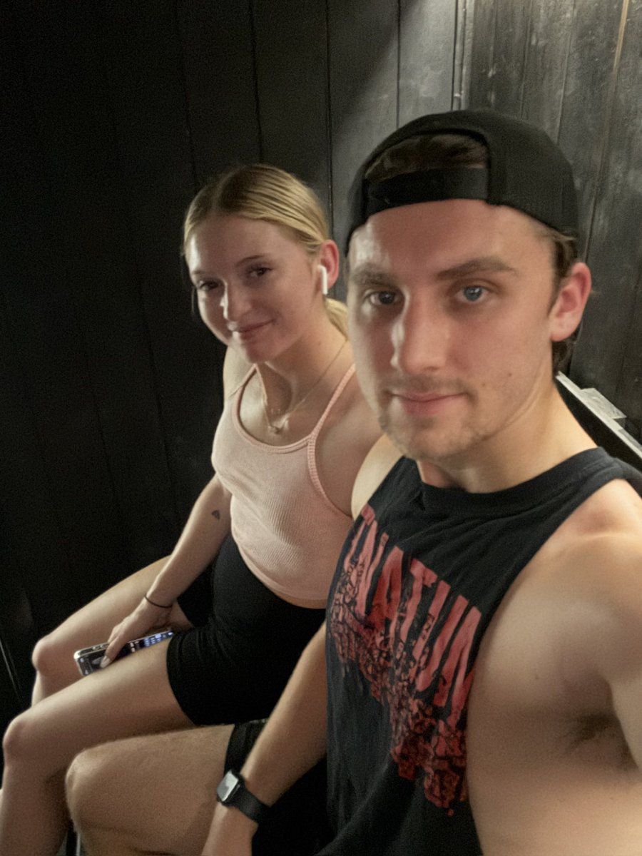 Sunday afternoon sauna session 🔥. 

Love using Sunday’s as a day to refuel, reflect, and prepare for the week ahead. 

Meal prep ✅
Content scheduled ✅
Week planned out ✅