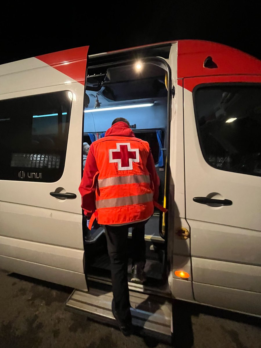 A petició de <a href="/emergenciescat/">Protecció civil</a>, hem traslladat sis àvies i avis d'una residència de Valls propera a un torrent cap a una residència de Tarragona, amb un vehicle 4x4 de Tarragona i un minibus adaptat de Reus.

<a href="/CreuRojaCAT/">Creu Roja Catalunya</a> <a href="/CruzRojaEsp/">Cruz Roja Española</a> #DANA