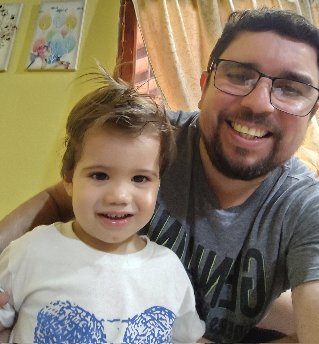 LClemotte's tweet photo. Domingo de familiar, Maxi jugando con su padrino 👩🏼‍🎤 https://t.co/s5Ccz8W2Hi