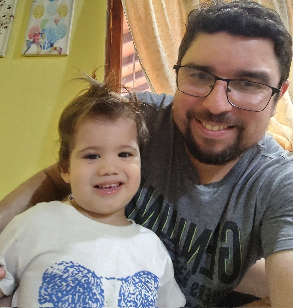 LClemotte's tweet photo. Domingo de familiar, Maxi jugando con su padrino 👩🏼‍🎤 https://t.co/s5Ccz8W2Hi