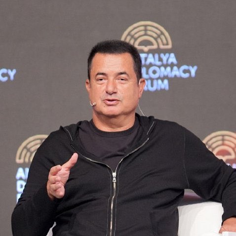 Sana bu iş bi gömlek büyük geldi.