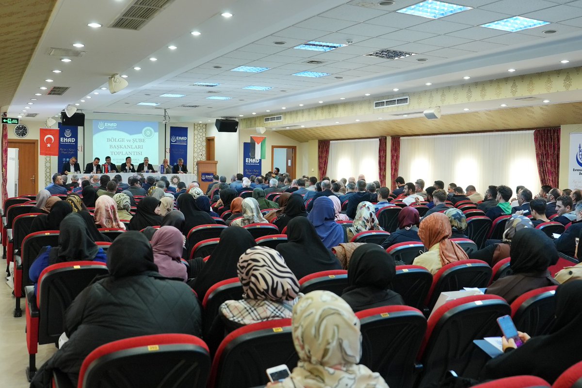 ehadgm's tweet photo. EHAD Türkiye geneli Bölge ve Şube Başkanları toplantısı İstanbul Pendik'te yapıldı. 
DİB Din Hiz Gen Müd Dr. Şaban Kondi bey, GMYK üyeleri, bölge ve şube başkanları ile kadınlar komisyonu başkanlarımıza hitap etti.
" Kur'ân-ı Kerîm'e Hizmet Şereftir." 
#ehad
#KuranaHizmetŞereftir https://t.co/tfUblcM0ge