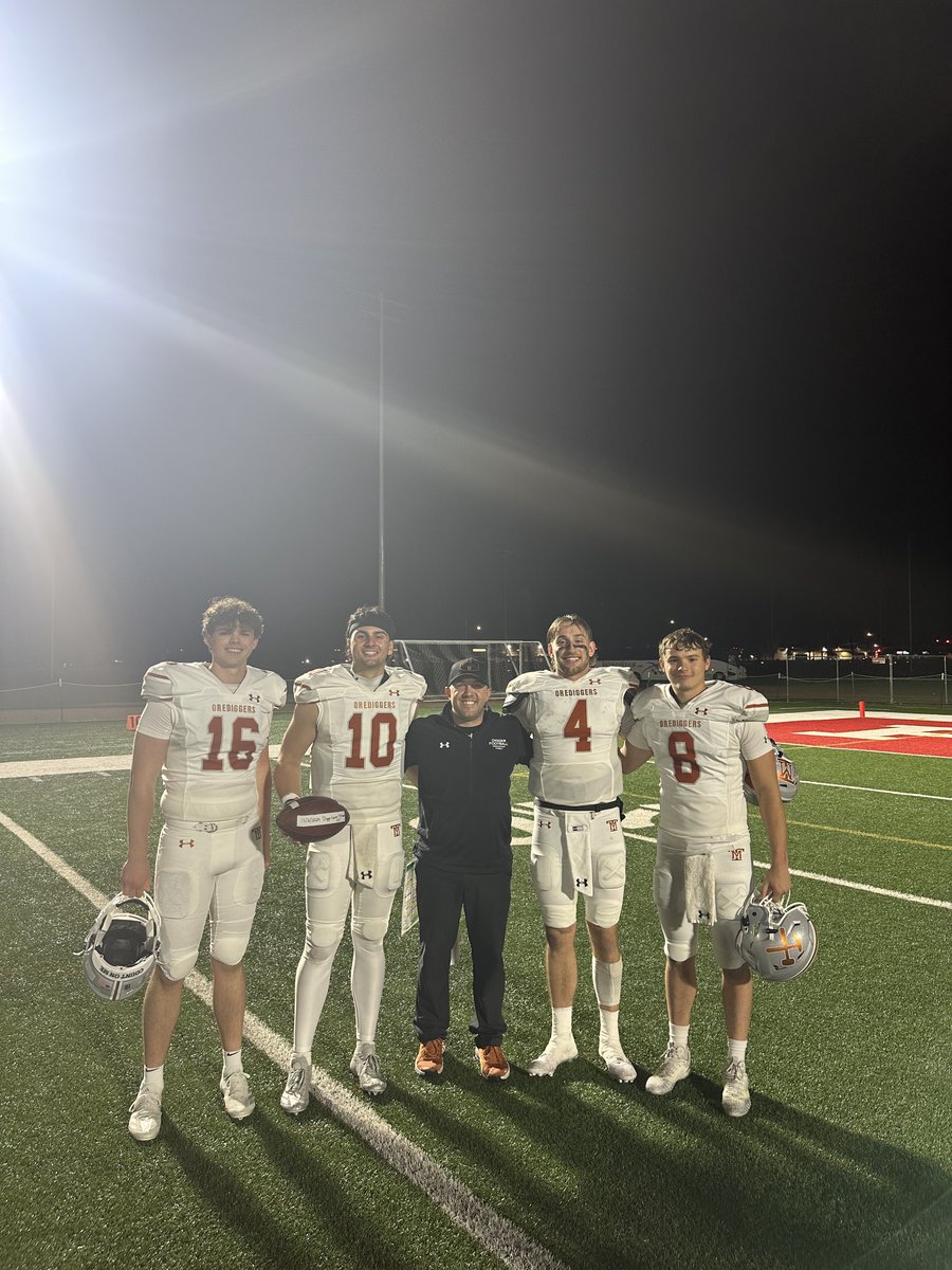 Huge Shoutout to our QB Blake Thelen! Last night he broke our Career TD Pass record held by Digger Legend Mark Jensen! Blake now has 62 career Pass TDs and counting! Damn proud of you my man!! <a href="/Doctor_Blake22/">Blake Thelen</a> 
#Family