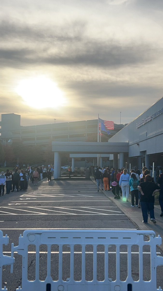 TommyT_71's tweet photo. A lot of great Americans voting early, voting in-person. #OhioforTrump https://t.co/lC4FHPaDBR