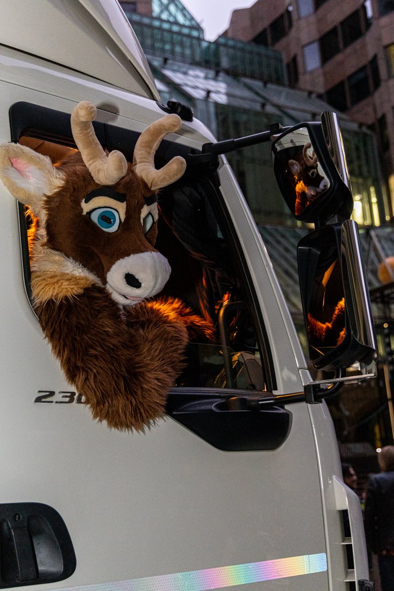 Smh who let them behind the wheel.

🦌<a href="/stupidcaribou/">Keralis</a> 
📍<a href="/LondonFurs/">LondonFurs</a>