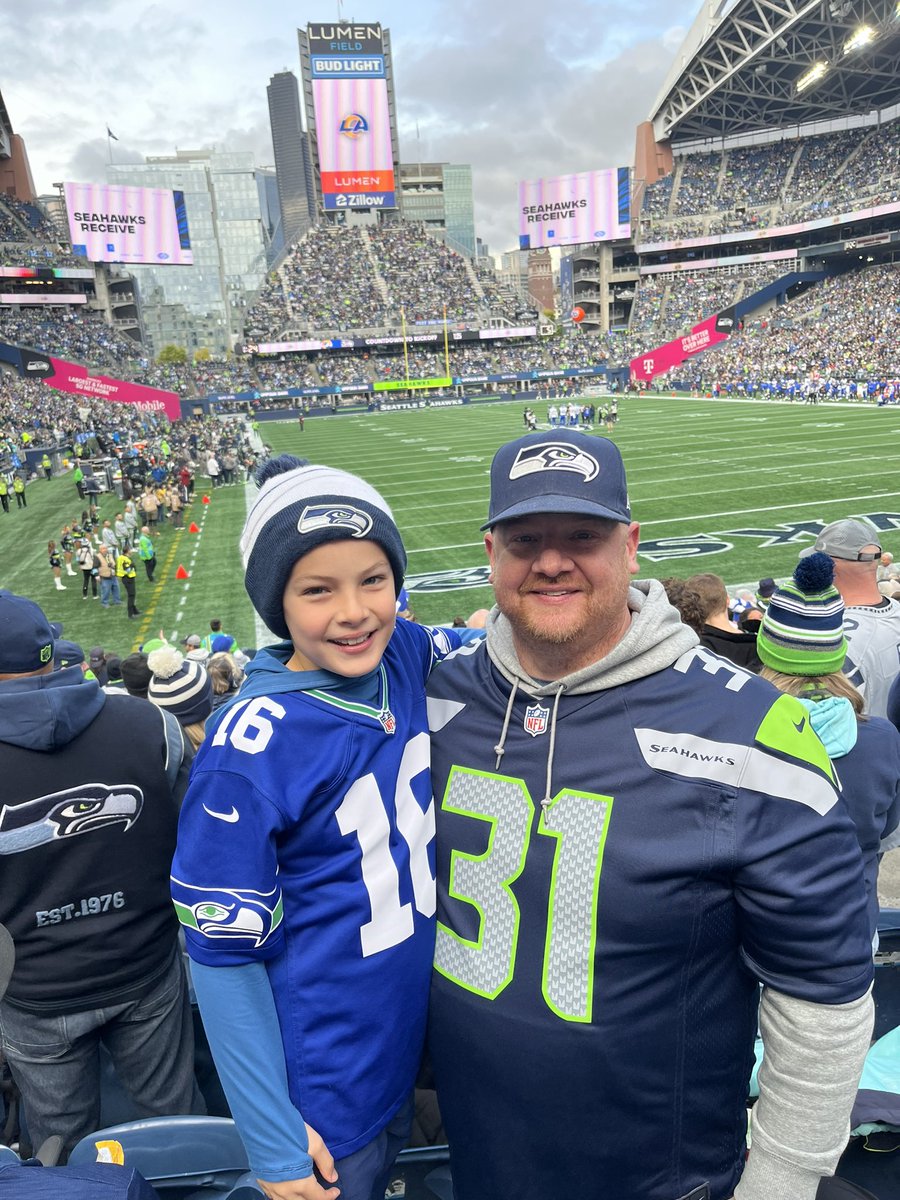 dawgfish09's tweet photo. Thank you Seattle Shade and Awning and @Softykjr  for the tickets! https://t.co/8CIoIksqQw