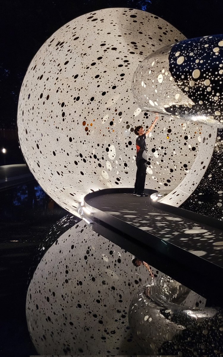 realdamdiv's tweet photo. Ouroboros sculpture at the National Gallery, Canberra. https://t.co/Xg22nk6xdo