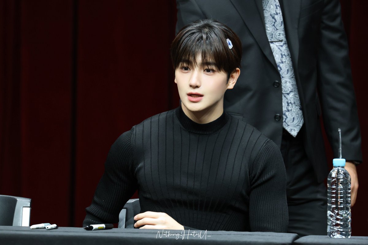 NothingHatesU_'s tweet photo. 241031 헬로라이브

다롱이핀 귀여어서 이날사진 많이 올리기 ◡̎

#더보이즈 #현재 #HYUNJAE #이재현 #THEBOYZ https://t.co/wf4Go6Zg15