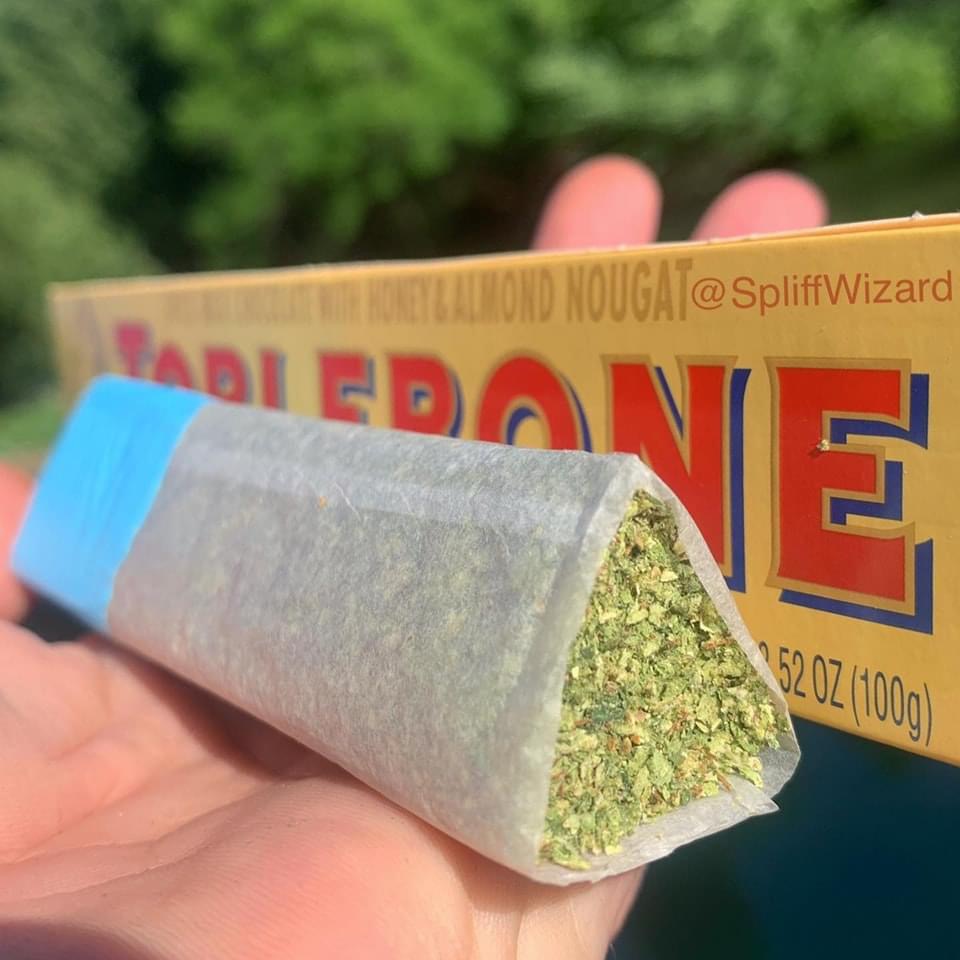 Toblerone joint 🔥💨
📸 <a href="/SpIiffWizard/">SpliffWizard</a>