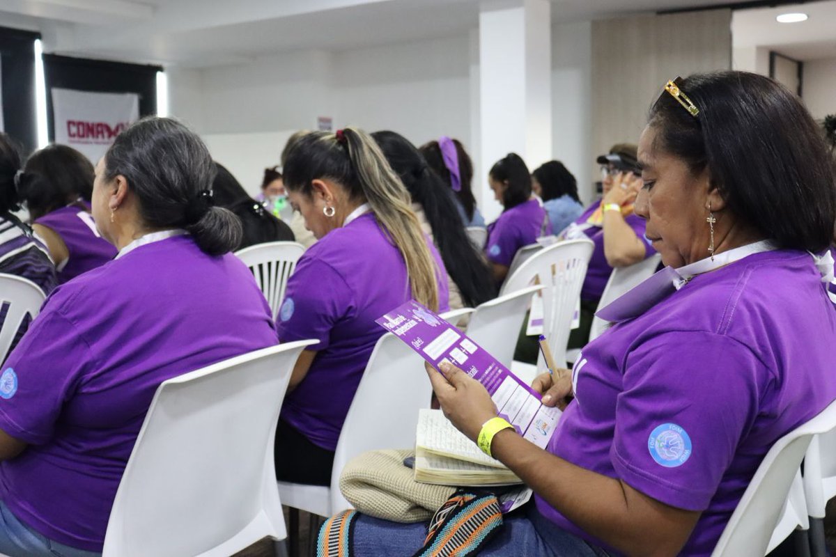 CNRCOMUNES's tweet photo. Unidas por la Paz y la Igualdad Mujeres Liderando el Cambio en Colombia👏🇨🇴
En el segundo día del Encuentro Nacional de la Coordinadora Nacional de Mujeres #CONAMU las firmantes de paz y sus aliadas se reunieron en mesas de trabajo para construir estrategias organizativas por la paz en Colombia y los derechos de las mujeres en el territorio.
Este encuentro histórico reúne a líderes #Mujeres 💜 de todo el país, comprometidas con la construcción de una sociedad más justa y equitativa. Juntas, desarrollan acciones y consolidan propuestas para:
✅️ Fortalecer la participación política de las mujeres en la toma de decisiones.
✅️ Proteger los derechos humanos y territoriales de las comunidades.
✅️ Promover la justicia y la reconciliación en los territorios afectados por el conflicto.
✅️ Empoderar a las mujeres como agentes de cambio y paz.
Este Encuentro Nacional es un llamado a la acción, un compromiso con la transformación social y la construcción de un futuro más próspero y pacífico para todos y todas✊️🇨🇴