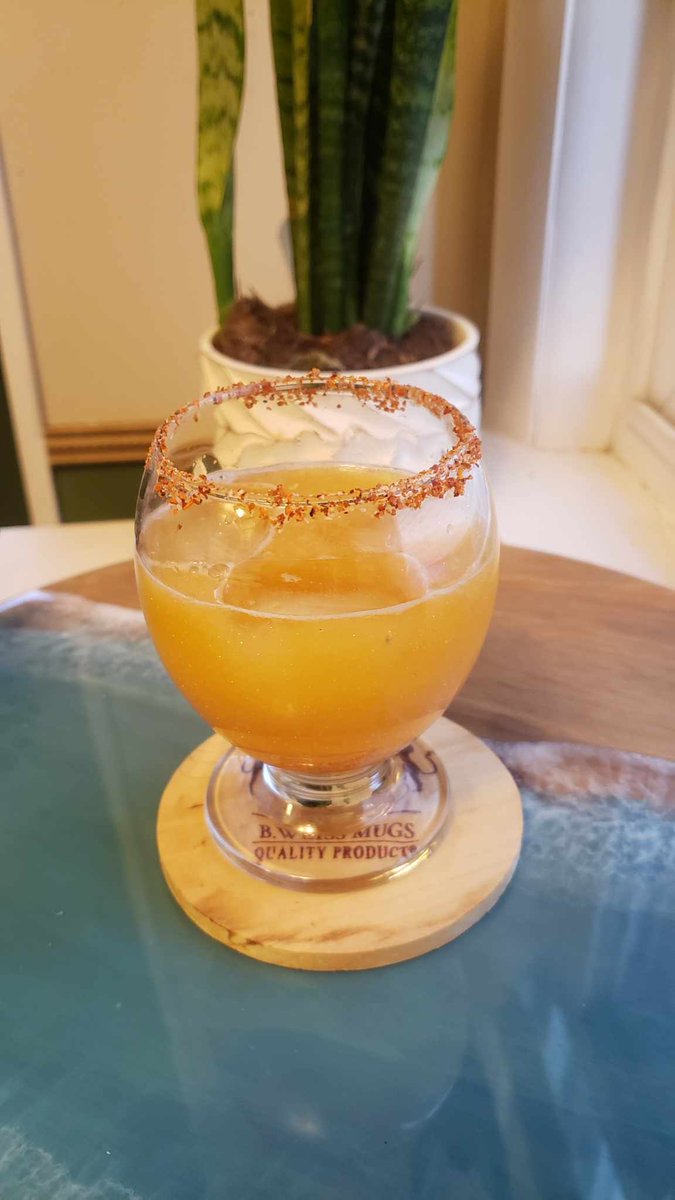 IgnisAnimations's tweet photo. Sand Swarm (Kan Ra)
- 1 oz Mezcal 
- .5 oz Lemon juice 
- Gold luster dust 
- 1 oz Freshly Squeezed Grapefruit Juice 
- Tajin Rim https://t.co/RsW7JTEW2M