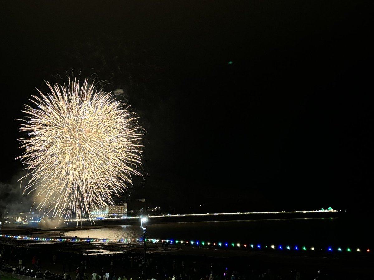 Sarah Ecob (@sarahvenuecymru) on Twitter photo Great work by Llandudno Town Council & the <a href="/eventsconwy/">Events Conwy</a> team tonight on another fabulous firework display Great work by Llandudno Town Council & the <a href="/eventsconwy/">Events Conwy</a> team tonight on another fabulous firework display