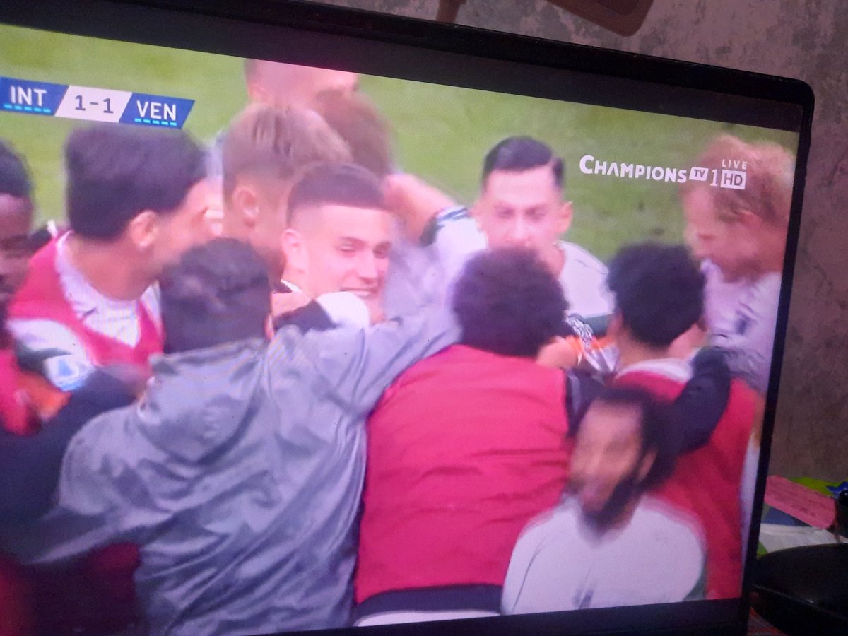 _fireshare's tweet photo. Hampir tuh Tragedi Bahrain dapat karma baiknya di sini bagi Bang Jay, wkwk.

Tapi ya akhirnya batal sah juga..
Protes sama Mbak wasit juga gak ubah keputusan. Tetep 1-0 untuk Inter.

Seenggaknya udah tampil baik, moga dilirik Simone Inzaghi/Dirtek Inter. 👀

#SerieA
#INTVEN https://t.co/vL8ZubOz1G