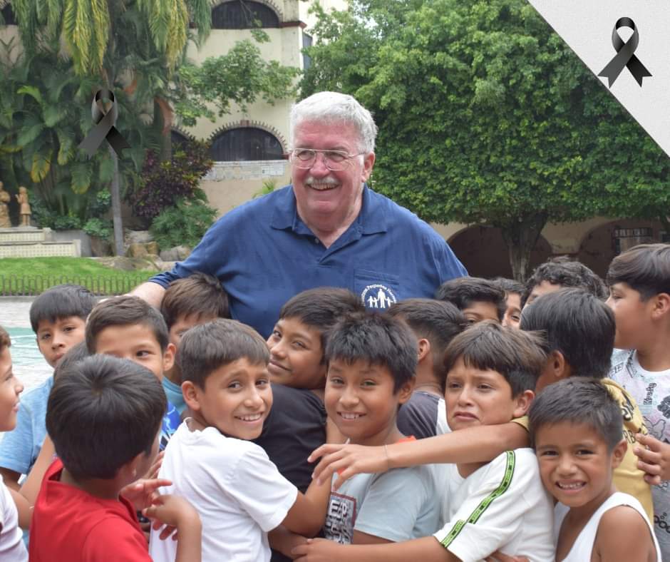 NPHMexico's tweet photo. Descanse en paz el Padre Felipe, con la certeza de que su luz y su espíritu continúan vivos en cada uno de los Pequeños que tanto amó. Su memoria vivirá por siempre en la familia de Nuestros Pequeños Hermanos, y su legado será inspiración para las futuras generaciones. https://t.co/LDzDmlPJF9