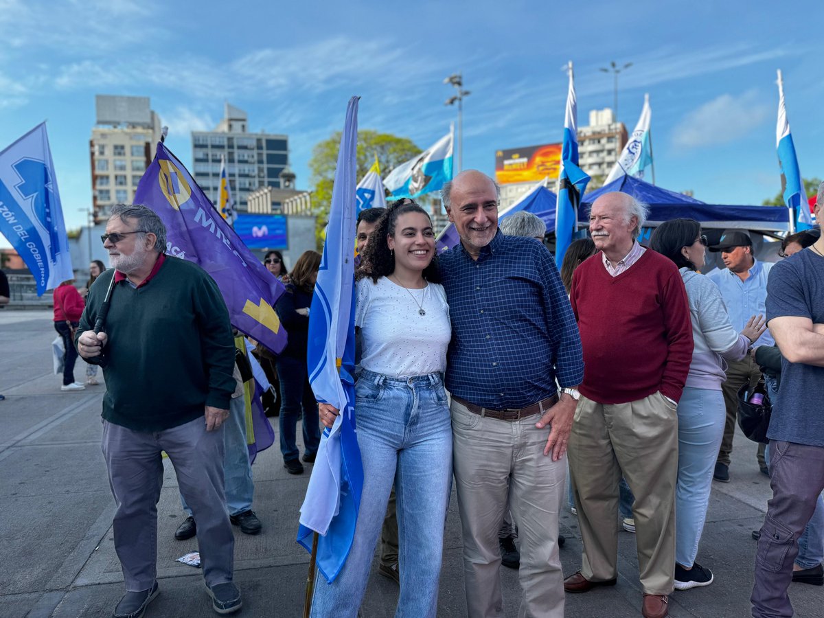 pindependiente_'s tweet photo. Este domingo, el líder del Partido Independiente, @Pablo_Mieres , junto a dirigentes y militantes del PI participó en distintas actividades organizadas por la Coalición Republicana en Montevideo, de cara al balotaje del 24 de noviembre.

#LaCoaliciónEnMarcha https://t.co/5a7snwOVeE