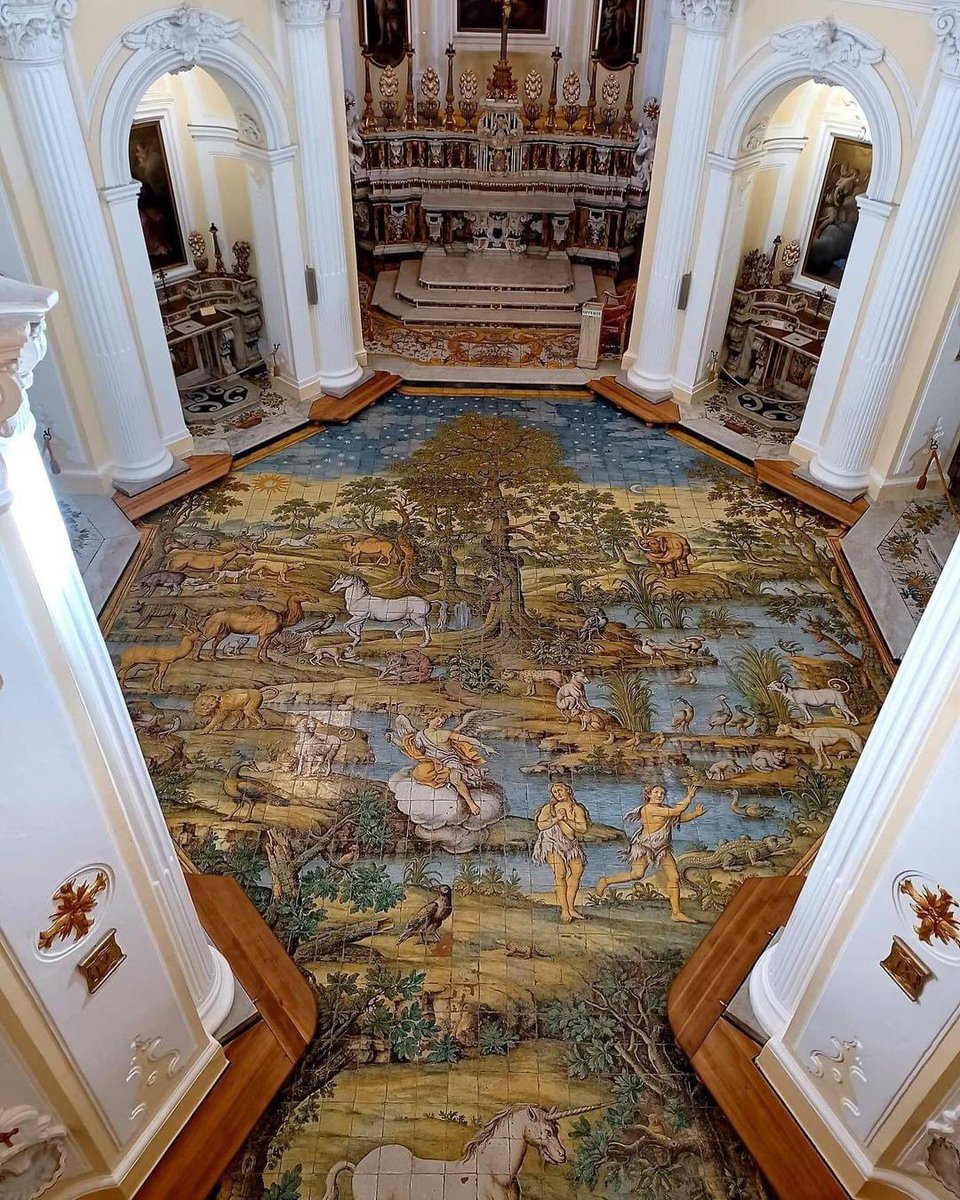 AlBlaineau's tweet photo. Sur l’île de Capri, l’église San Michele Arcangelo dévoile un sol magnifique https://t.co/5RglWep1TQ