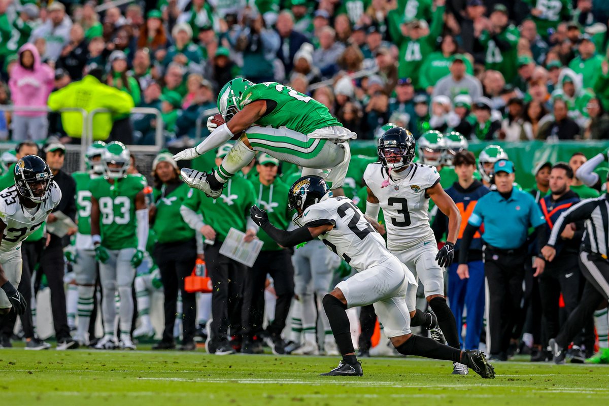 Eagles's tweet image. This photo is our entire personality now TYSM in advance for your understanding❗️