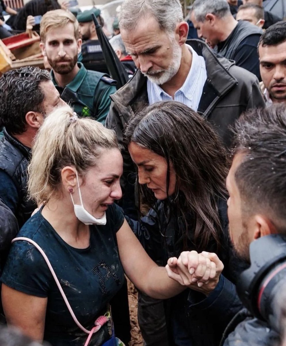 RLetizia2020's tweet photo. En definitiva,hemos visto a unos reyes con una actitud mas que ejemplar, escuchando a la gente que lo han perdido todo. Un ejemplo de templanza, de dar la cara, de empatía y humanidad.

Orgullo🇪🇸🇪🇸🇪🇸 https://t.co/AZ080ehUQJ